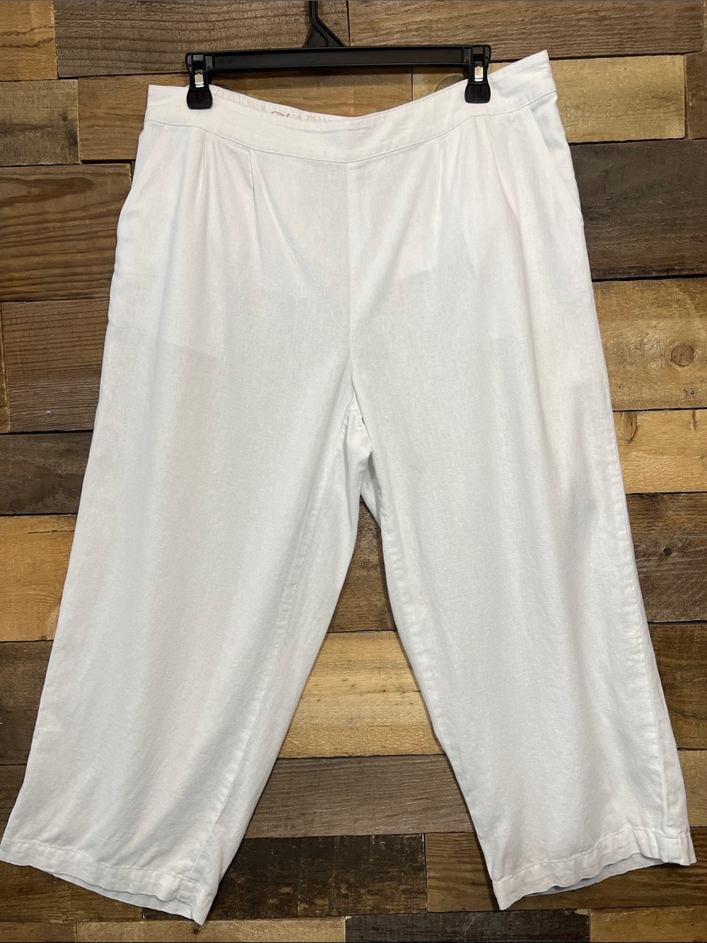 Christopher & Banks White Cropped Capris